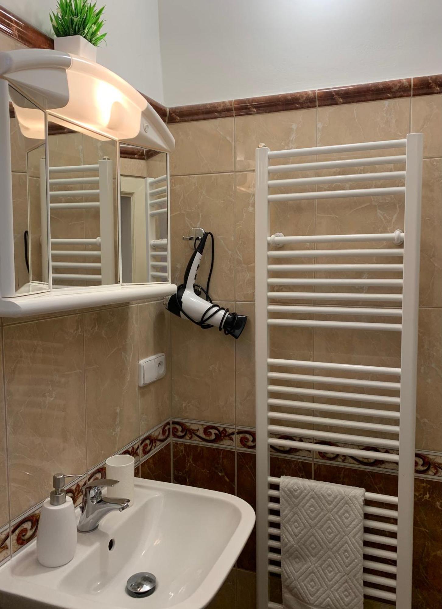 Romanceart Apartments Karlovy Vary Luaran gambar